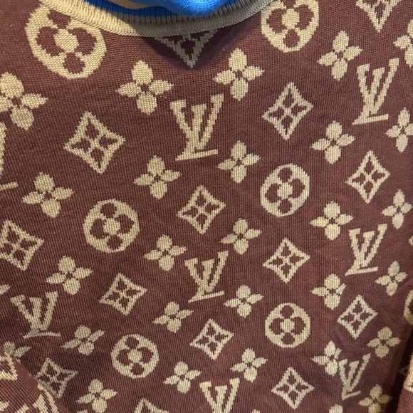 VINTAGE UNIQUE LOUIS VITTON TURTLENECK SOFT BUTTERY SWEATER/POLYESTER BLEND S/M - Picture 2 of 7